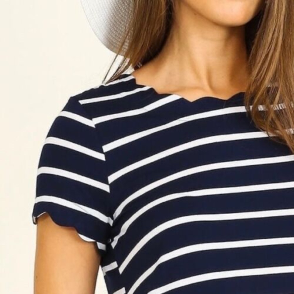 NWT!! UMGEE Navy Blue & White Scalloped Knit Top‎ Pullover Nautical ~ Small
